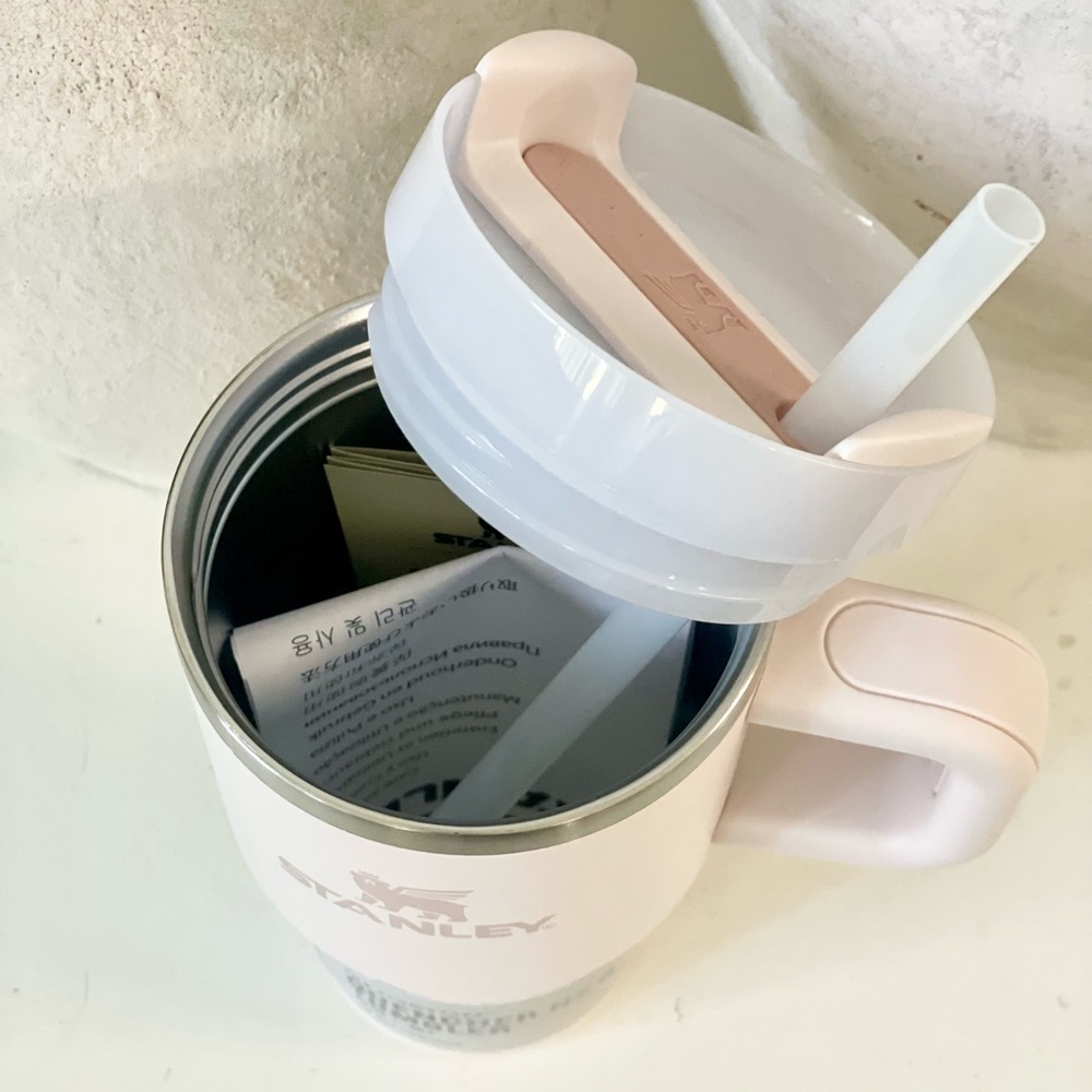 NEW! STANLEY | 20oz Quencher H2.0 Tumbler in Rose Quartz - Picture 4 of 4